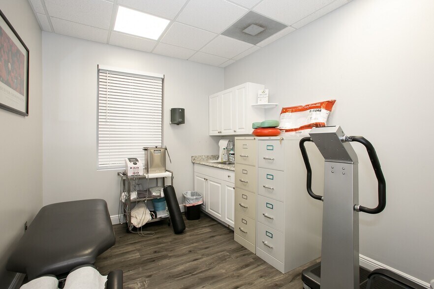 More Photos Of 5451 N University Dr, Coral Springs Office For Sale