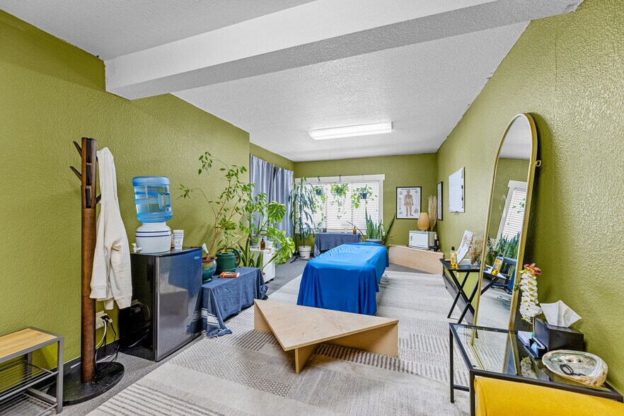 More Photos Of 2741 Franklin Blvd, Sacramento Storefront Retail Office For Sale