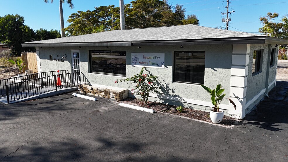 Primary Photo Of 712 The Rialto, Venice Medical For Lease