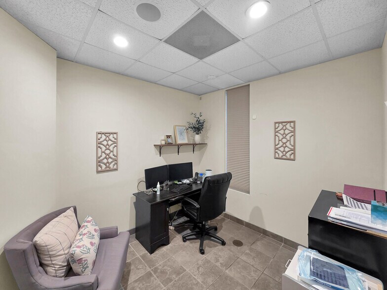 More Photos Of 6429 Fairmont Pky, Pasadena Office For Sale