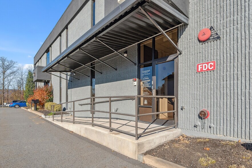 More Photos Of 490 N Main St, Pittston Medical For Lease