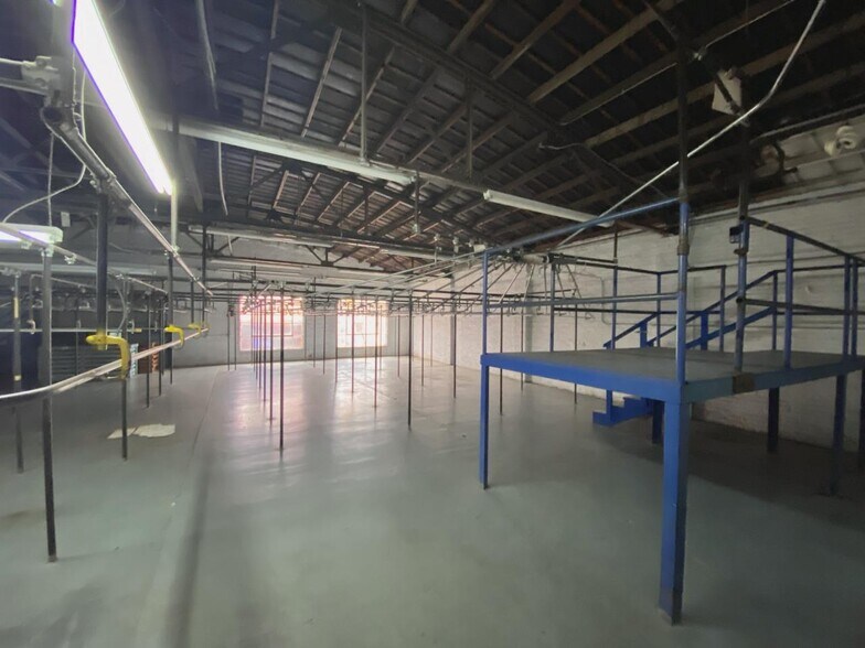 More Photos Of 426 W 4th St, London Warehouse For Sale