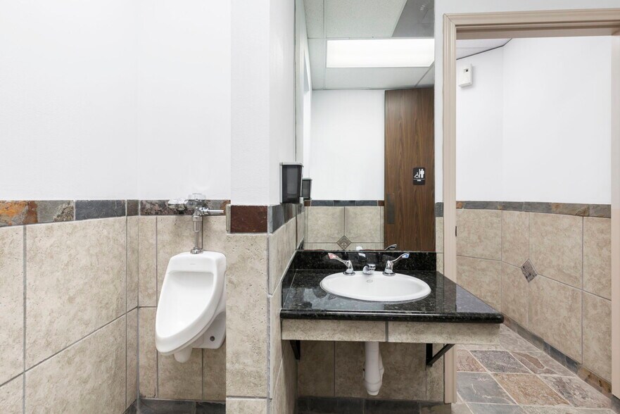 More Photos Of 17510 Red Oak Dr, Houston Office For Sale