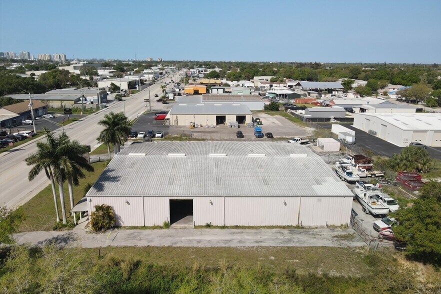 More Photos Of 2451 17th St, Sarasota Showroom For Sale