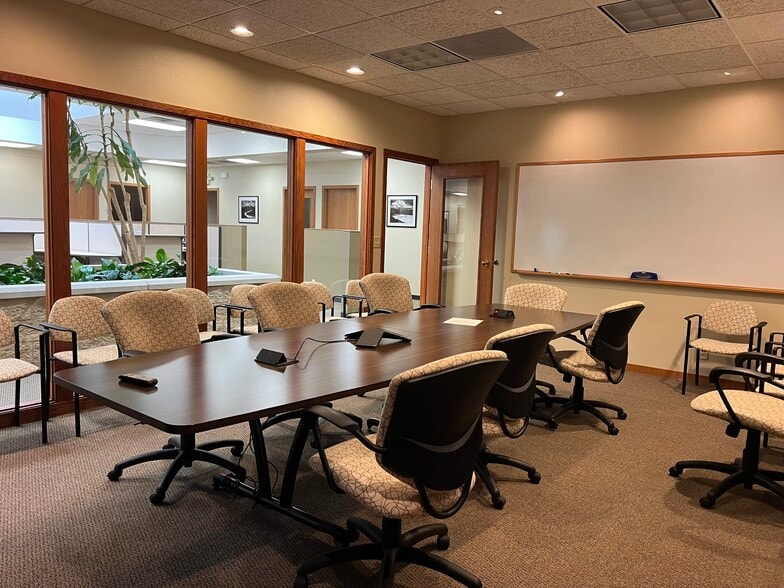 More Photos Of W223N608 Saratoga Dr, Waukesha Office For Sale