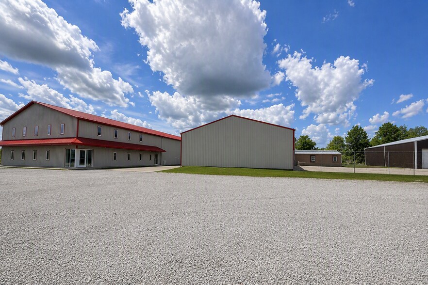 More Photos Of 616A-622 S Main St, Hebron Warehouse For Sale