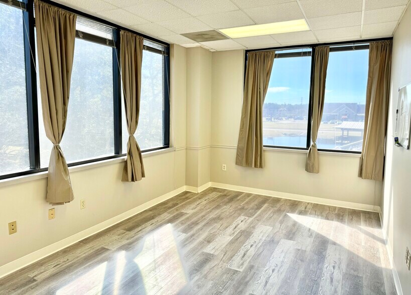 More Photos Of 130 N Gross Rd, Kingsland Medical For Sale