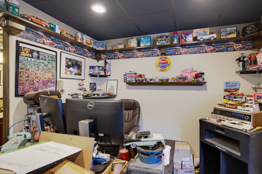 More Photos Of 428 Railroad St, Thomaston Industrial For Sale