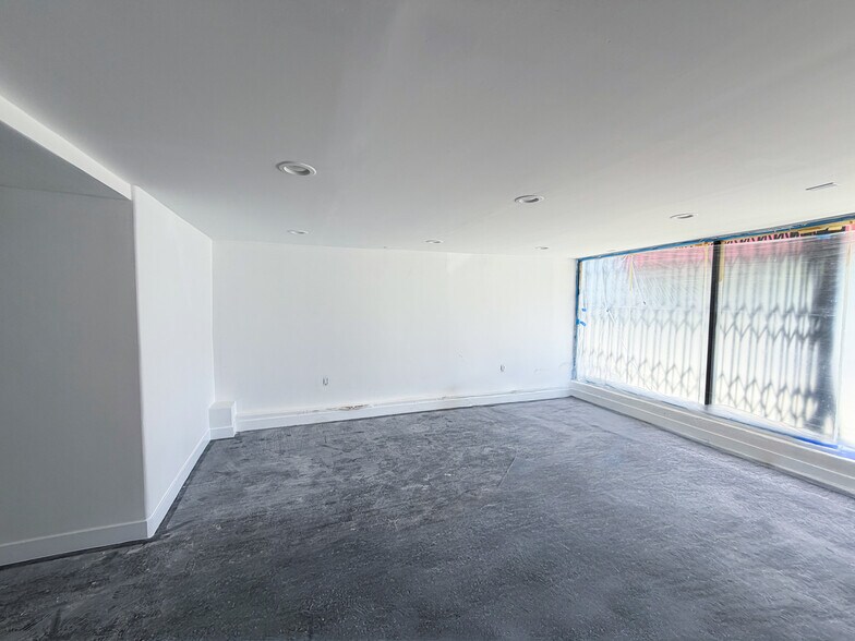 More Photos Of 7801 Melrose Ave, Los Angeles Restaurant For Lease