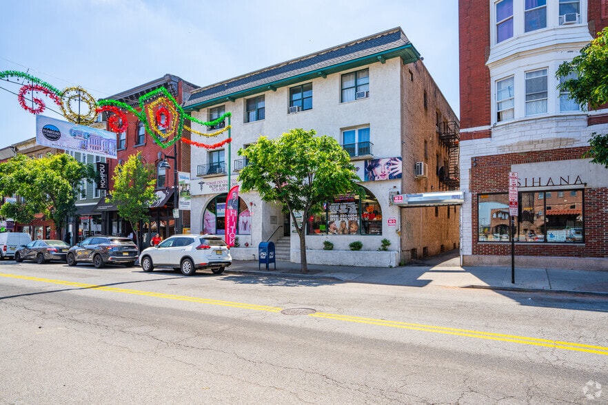 Primary Photo Of 73-75 Ferry St, Newark Storefront Retail Office For Lease