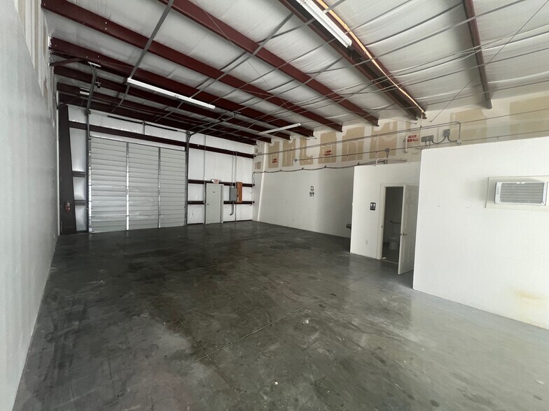 More Photos Of 317 E Cedar Ave, McAllen Warehouse For Lease