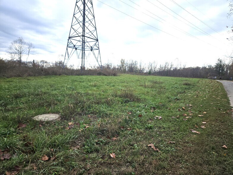 More Photos Of 1032 7th E ave, Hendersonville Land For Lease