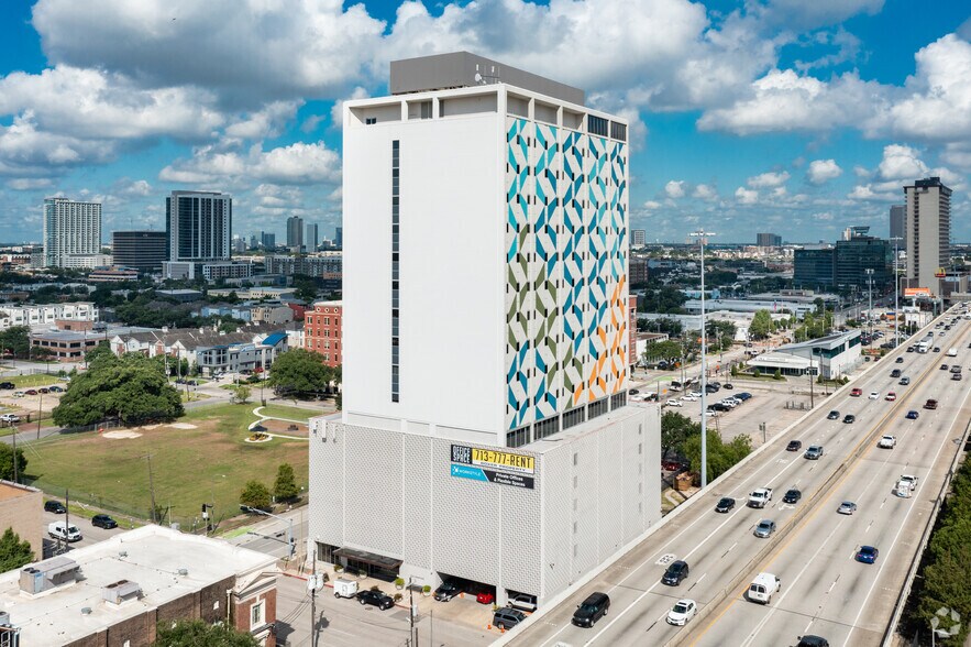 More Photos Of 2000 Crawford St, Houston Office For Sale