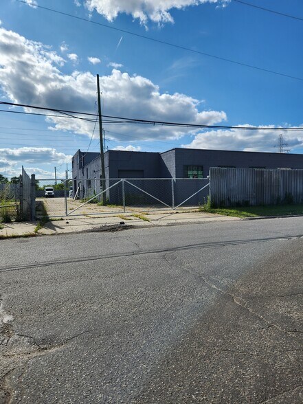 More Photos Of 13507 Auburn St, Detroit Truck Terminal For Lease