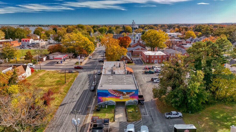 More Photos Of 303 Queen St, Tappahannock General Retail For Sale