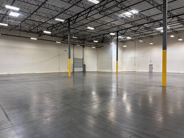 More Photos Of 5220-5232 NE 152nd Pl, Portland Warehouse For Lease