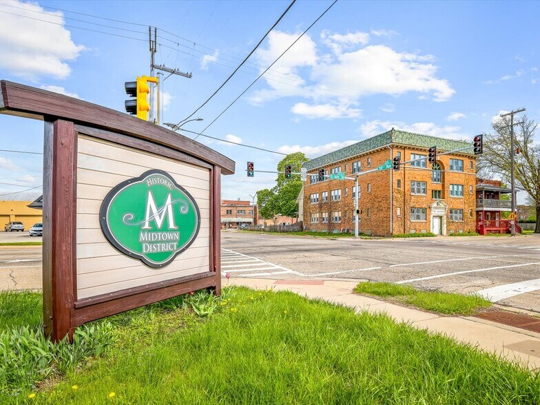 More Photos Of 204 S 6th St, Rockford Apartments For Sale