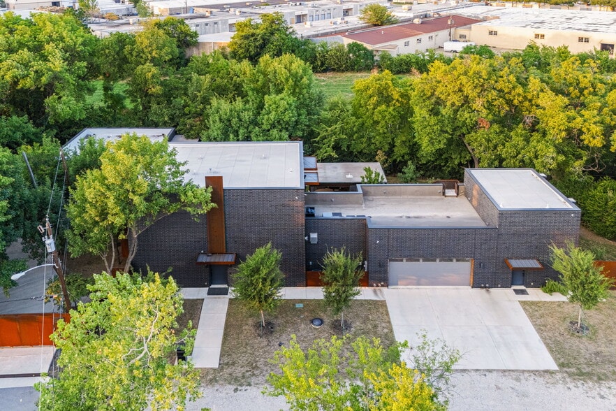 More Photos Of 4798 Iberia Ave, Dallas Office For Sale