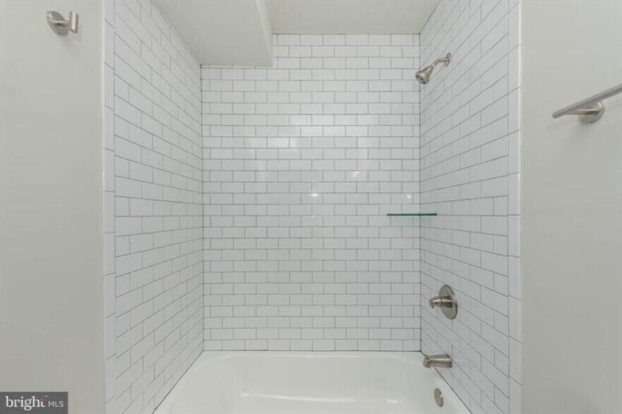 More Photos Of 400 N Patterson Park Ave, Baltimore Flex For Sale
