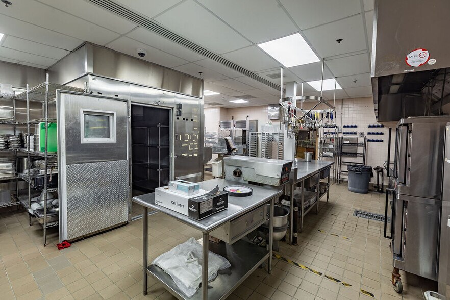 More Photos Of 2500 N Memorial Blvd, Murfreesboro Office For Sale