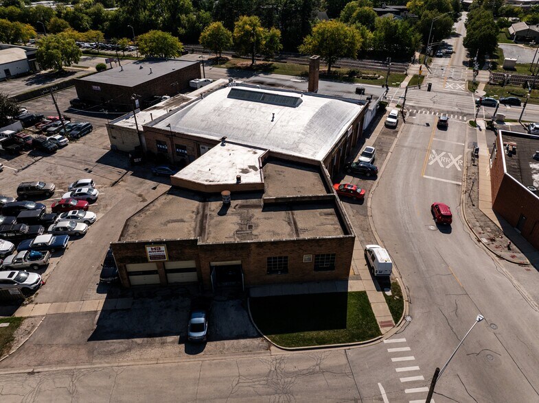 More Photos Of 400 W Northwest Hwy, Arlington Heights Auto Repair For Lease