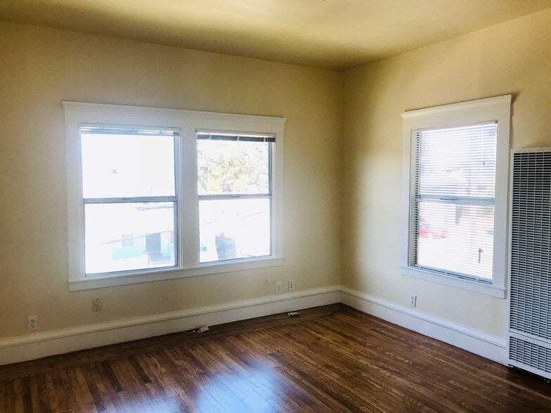 More Photos Of 1364 E 27th St, Oakland Apartments For Sale