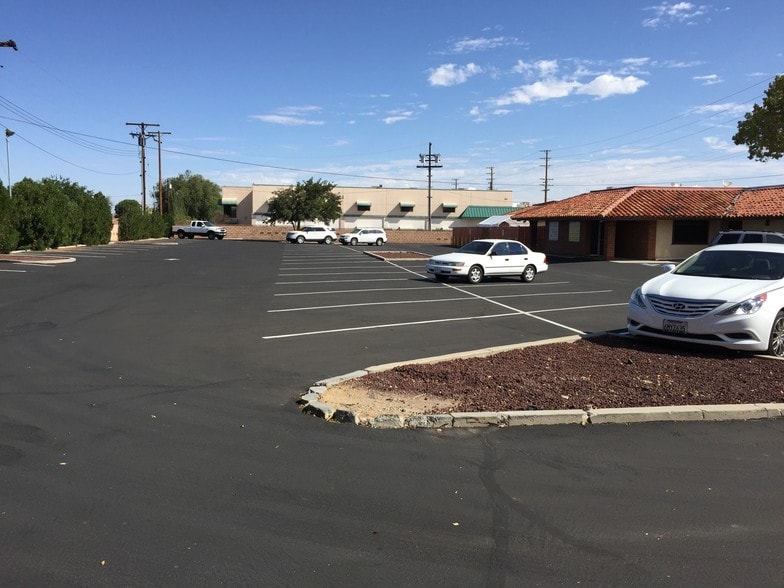 More Photos Of 43823-43843 10th St W, Lancaster Medical For Lease