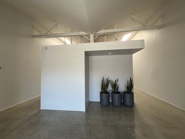 More Photos Of 9520 W Jefferson Blvd, Culver City Loft Creative Space For Lease