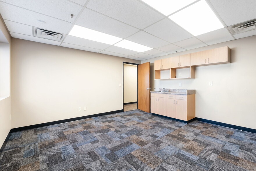 More Photos Of 2150 Victor Pl, Colorado Springs Distribution For Lease