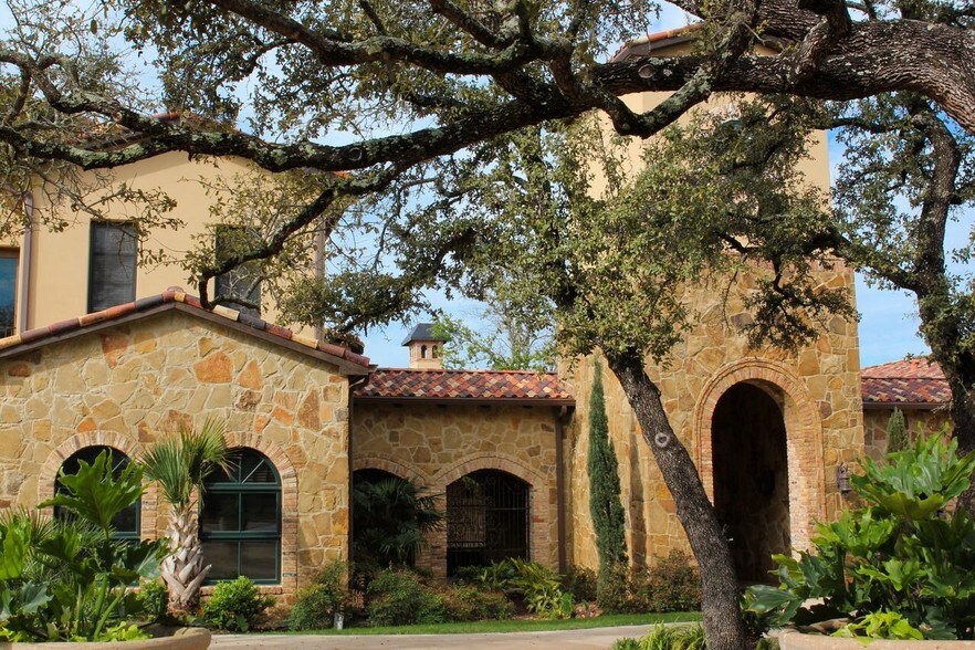 More Photos Of 8 Dominion Dr, San Antonio Office For Lease
