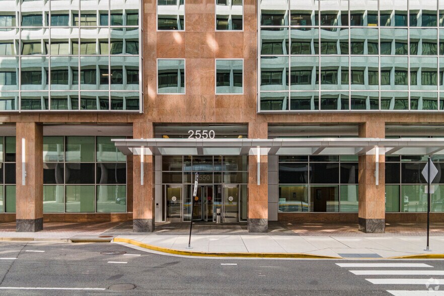 More Photos Of 2550 S Clark St, Arlington Office For Lease