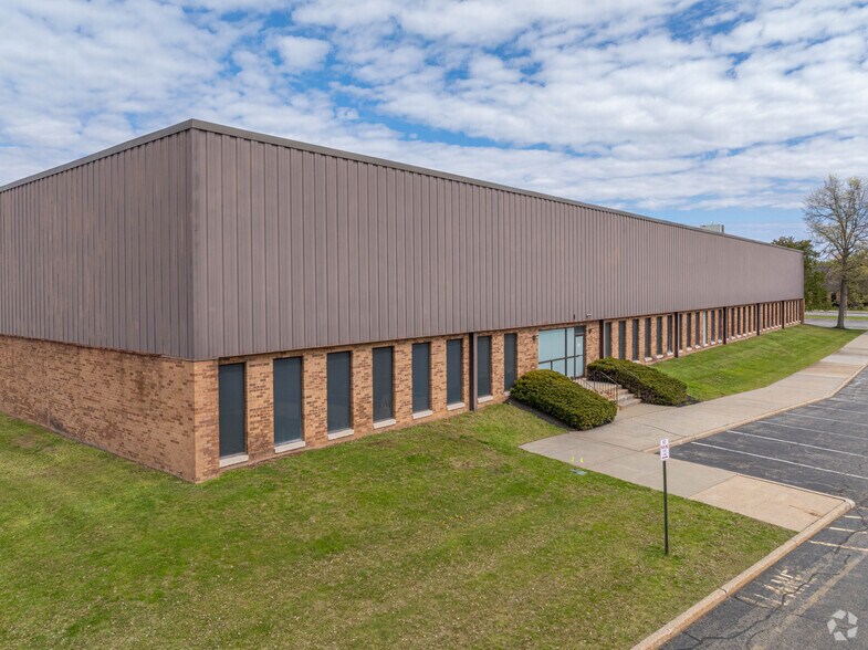 More Photos Of 60 Chapin Rd, Pine Brook Warehouse For Lease