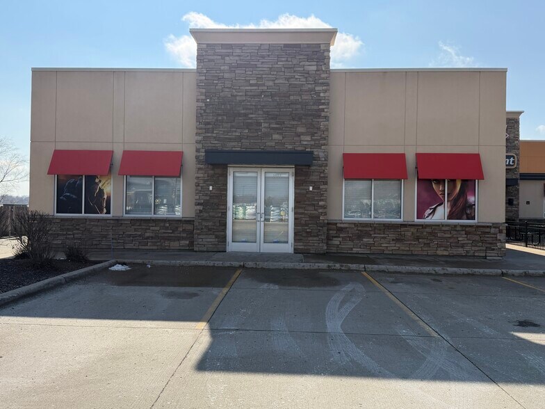 More Photos Of 1011 Highway 1 W, Iowa City General Retail For Lease