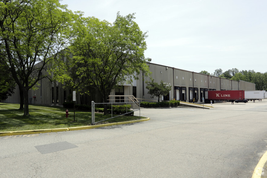 Primary Photo Of 240 West Pky, Pompton Plains Distribution For Lease