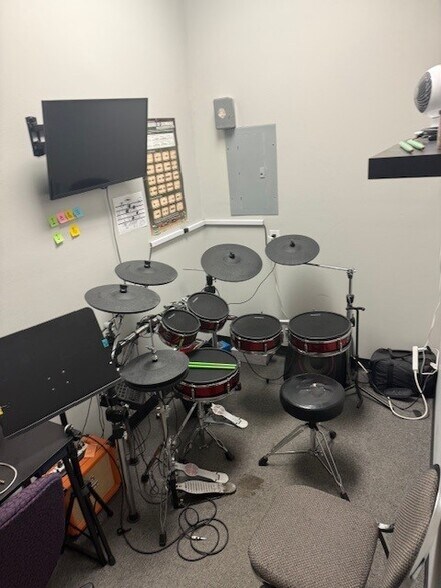 More Photos Of 360 E Grand Blanc Rd, Grand Blanc Office For Lease