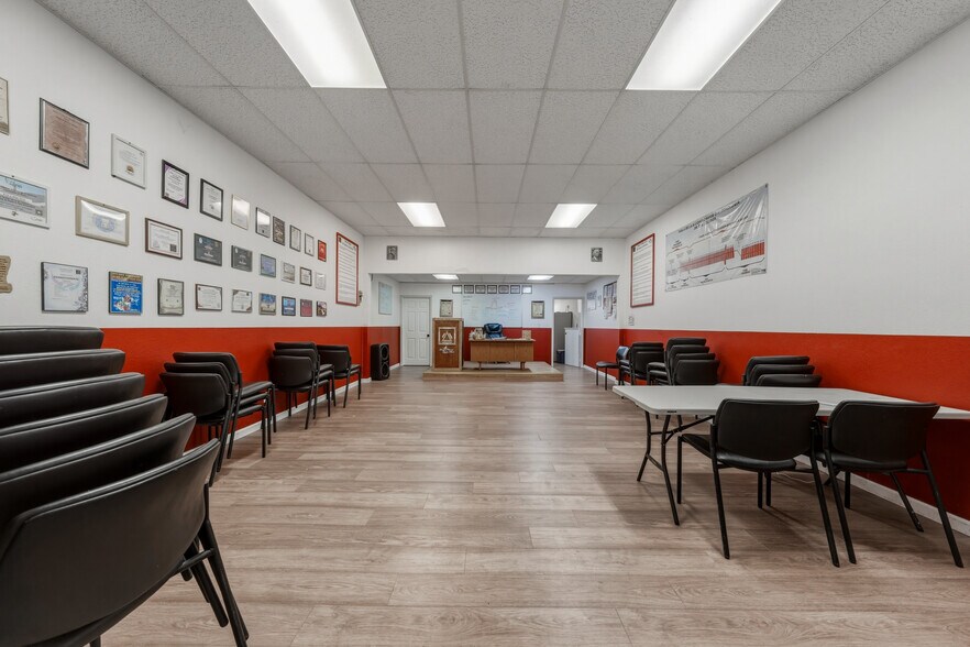 More Photos Of 14420 Lakeshore Dr, Clearlake Office For Sale