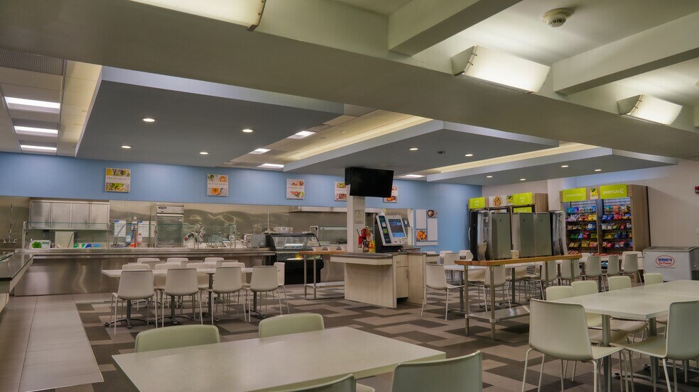 More Photos Of 900 W Shore Rd, Port Washington Office For Lease