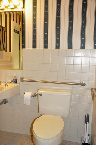 More Photos Of 208 N Park St, Streator Storefront Retail Residential For Sale