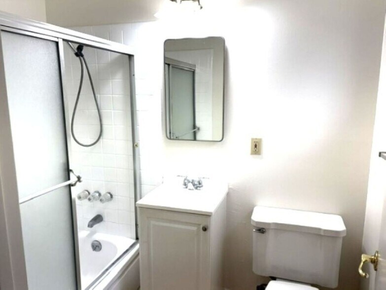 More Photos Of 1250 E St, Hayward Apartments For Sale