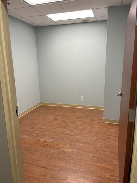 More Photos Of 1328 N Lake Park Blvd, Carolina Beach Medical For Lease