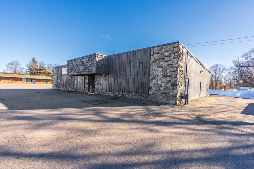 More Photos Of 861 Grand Ave, Schofield Bar For Sale