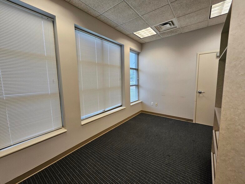 More Photos Of 1120 Professional Blvd, Evansville Office For Sale