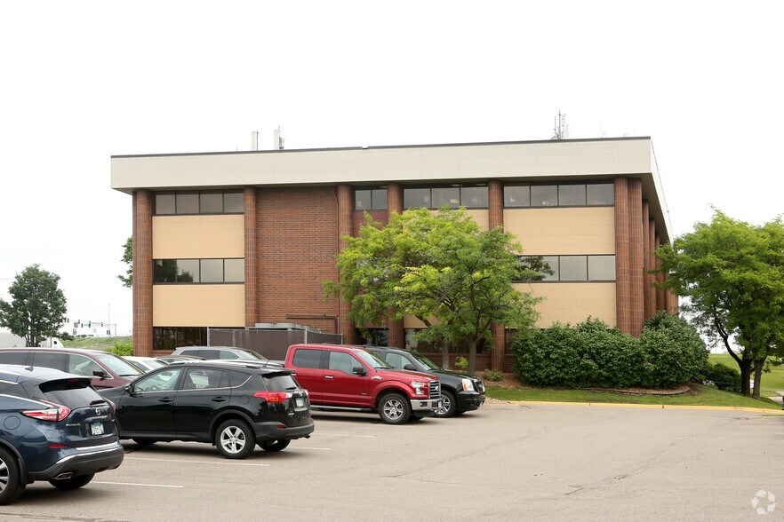 More Photos Of 14300 Nicollet Ct, Burnsville Office For Lease