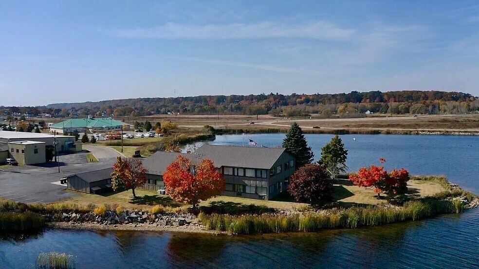 More Photos Of 933 N 8th St, Gladstone Office For Lease