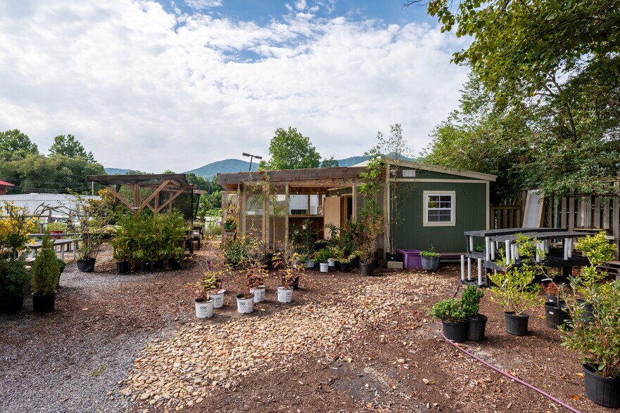 More Photos Of 204 Black Mountain Ave, Black Mountain Office Residential For Sale