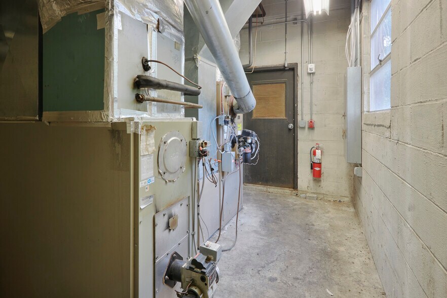 More Photos Of 7401 S Broadway, Red Hook Office For Sale