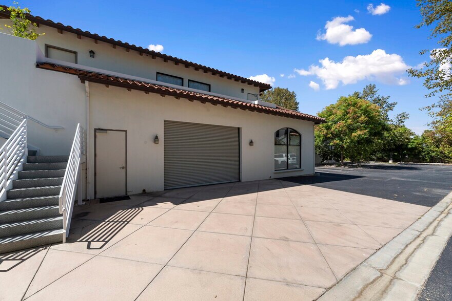 More Photos Of 28811 Canwood St, Agoura Hills Storefront Retail Office For Lease