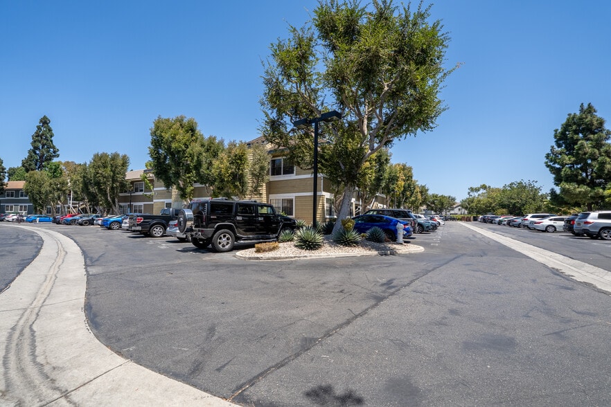 More Photos Of 2900 Bristol St, Costa Mesa Office For Sale