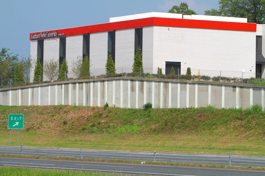 More Photos Of 8030 Arrowridge Blvd, Charlotte Office For Sale
