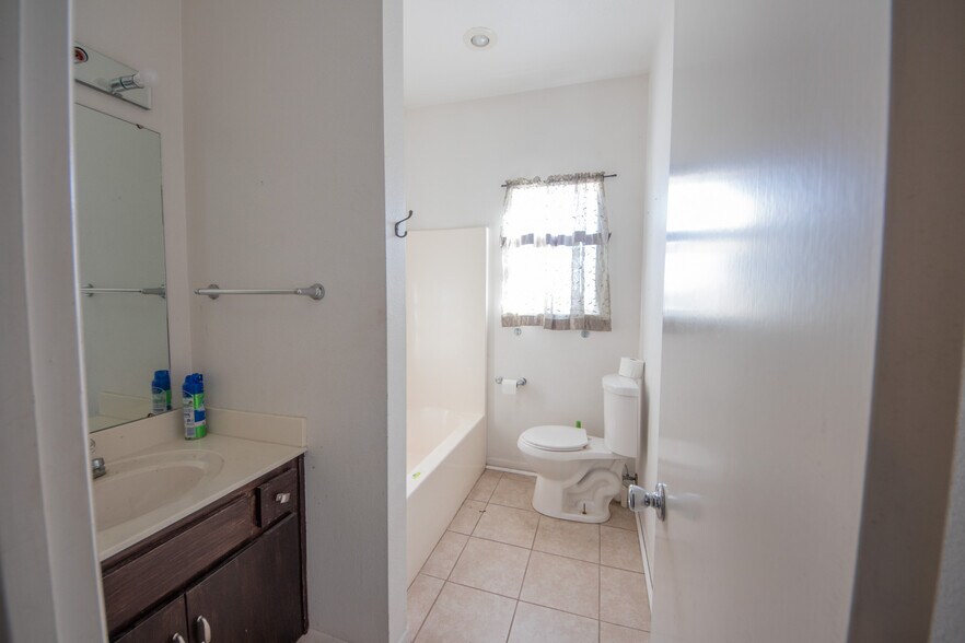 More Photos Of 375 NW US Highway 50, Centerview Light Distribution For Sale